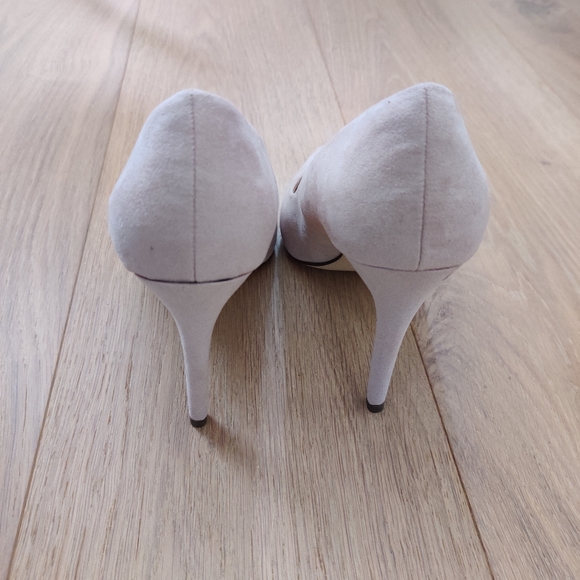 4" nude pointed-toe heels - Picture 3 of 7